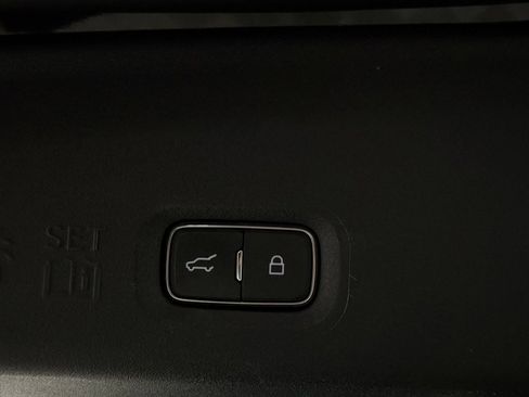 Used 2025 Lincoln Navigator Reserve image 32