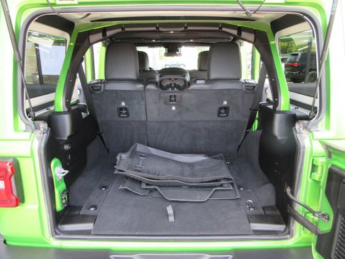 Used 2025 Jeep Wrangler Unlimited Rubicon w/ Convenience Group AWD/4WD image 53