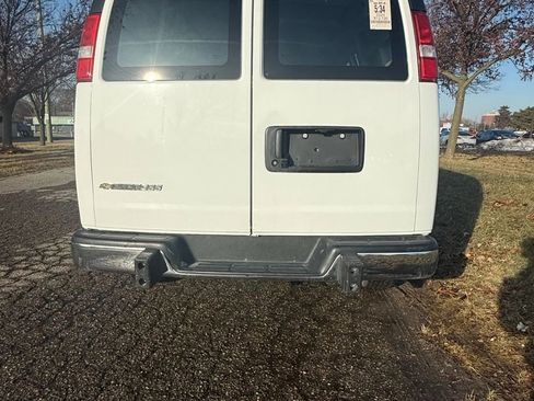 Used 2024 Chevrolet Express 2500 Regular Van 3D image 5