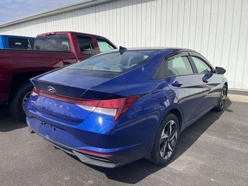 Used 2023 Hyundai Elantra SEL w/ Convenience Package image 3