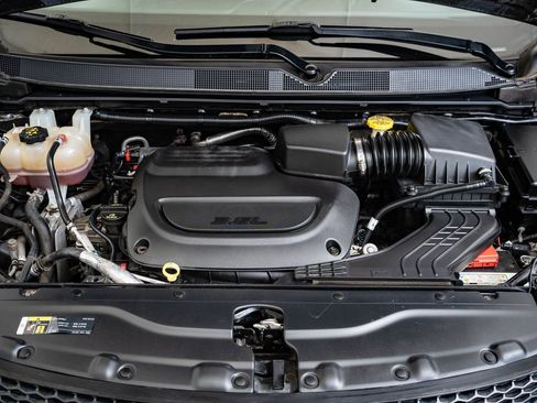 Used 2019 Chrysler Pacifica Touring-L image 33