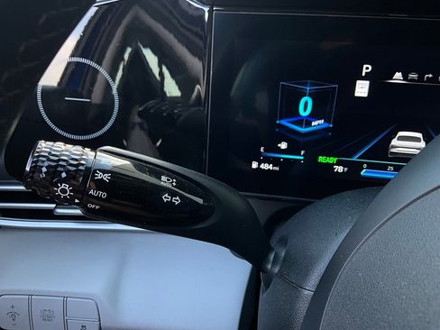 Used 2025 Hyundai Elantra Limited image 39