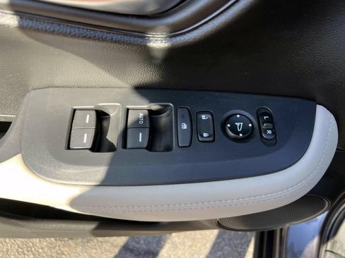 Certified 2023 Honda HR-V LX image 13