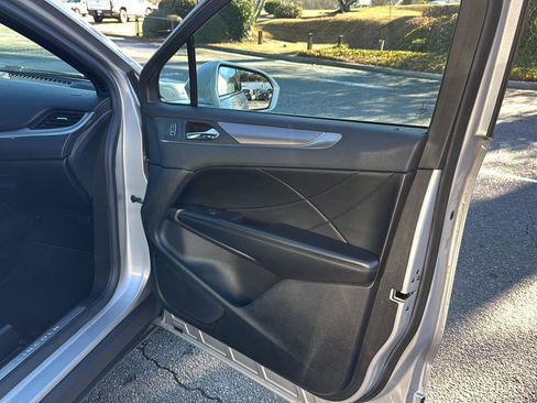 Used 2017 Lincoln MKC Select w/ Select Plus Package image 12