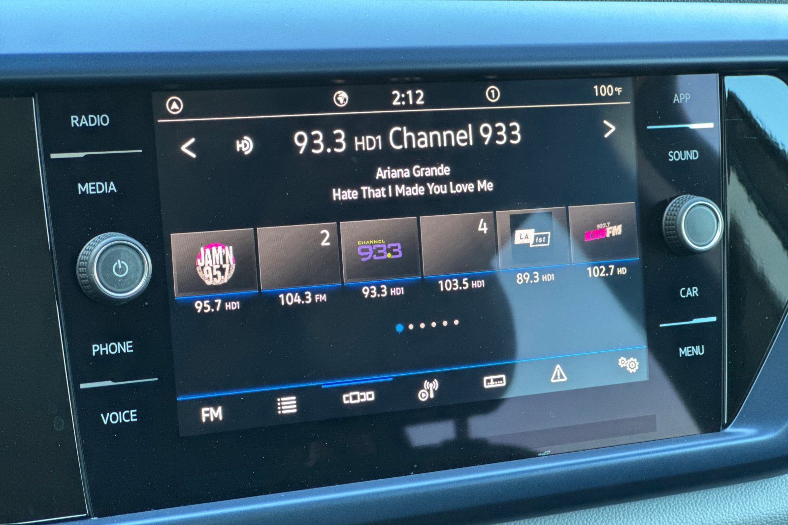 Used 2023 Volkswagen Taos SE w/ Panoramic Sunroof Package FWD image 18