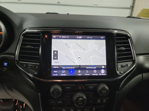 Used 2020 Jeep Grand Cherokee Laredo w/ 18" Wheel & 8.4" Radio Group image 22