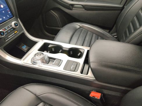 Used 2024 Ford Edge SEL image 26