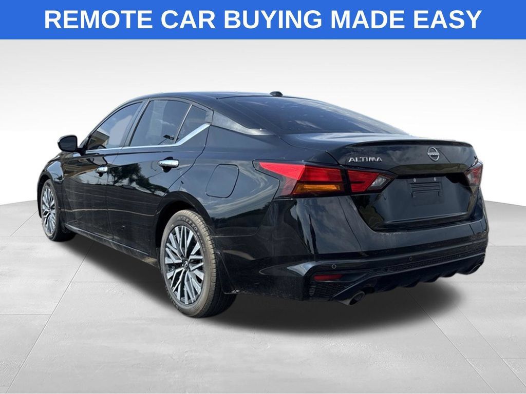 Used 2024 Nissan Altima 2.5 SV w/ SV Premium Package FWD image 7