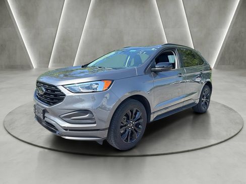 Used 2023 Ford Edge SE w/ Black Appearance Package AWD/4WD image 3