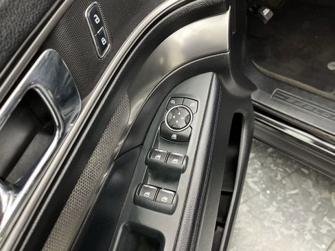 Used 2018 Ford Explorer XLT w/ Equipment Group 202A AWD/4WD image 9