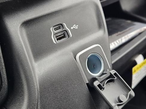 Used 2025 RAM ProMaster 2500 w/ Convenience Group image 20