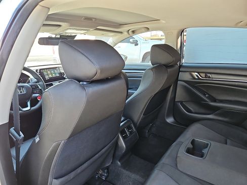 Used 2019 Honda Accord EX image 6