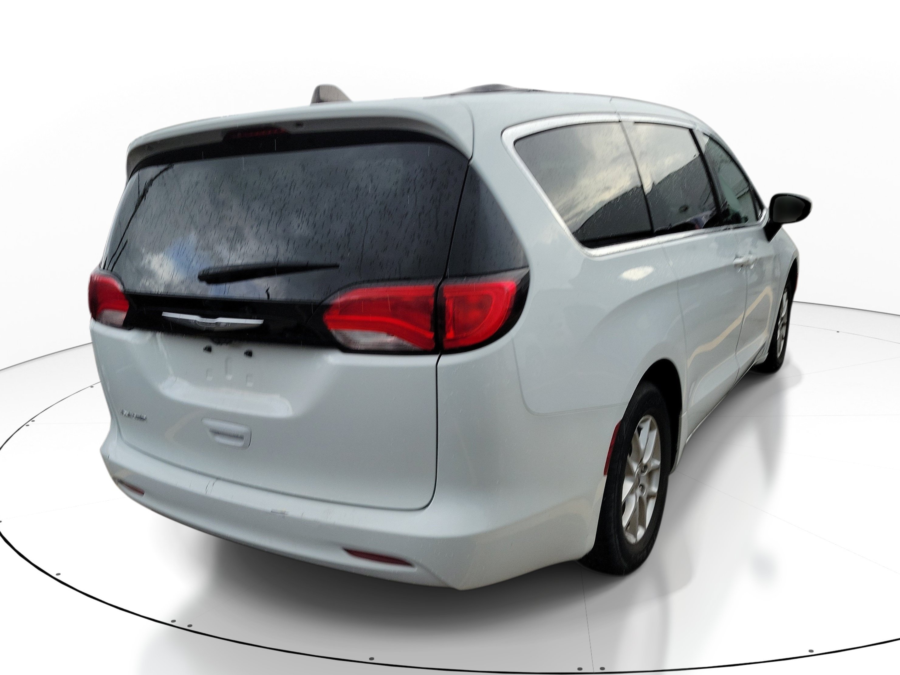 Used 2023 Chrysler Voyager LX FWD image 8