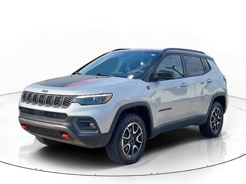 Used 2025 Jeep Compass Trailhawk w/ Trailhawk Elite Group AWD/4WD image 2