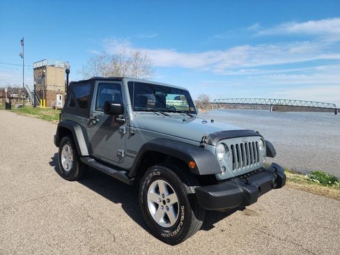 Used 2015 Jeep Wrangler Sport w/ Connectivity Group image 7