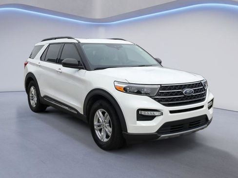Used 2021 Ford Explorer XLT w/ Equipment Group 202A RWD image 9