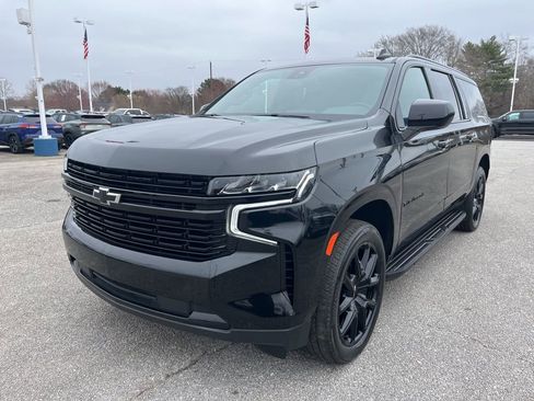 Used 2023 Chevrolet Suburban RST w/ Sport Performance Package image 1