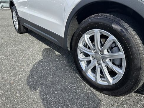 Used 2022 Cadillac XT4 Luxury w/ Cold Weather Package image 11