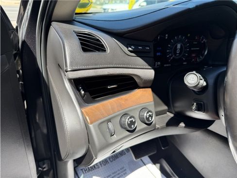 Used 2018 Cadillac Escalade Premium Luxury AWD/4WD image 39
