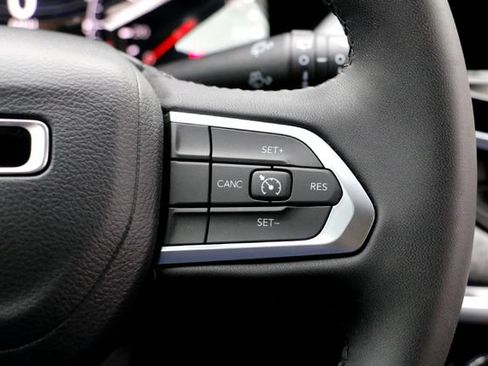 Used 2023 Jeep Compass Latitude AWD/4WD image 14