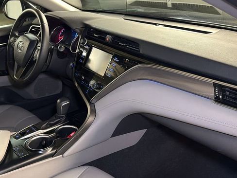 Used 2018 Toyota Camry XSE FWD image 9