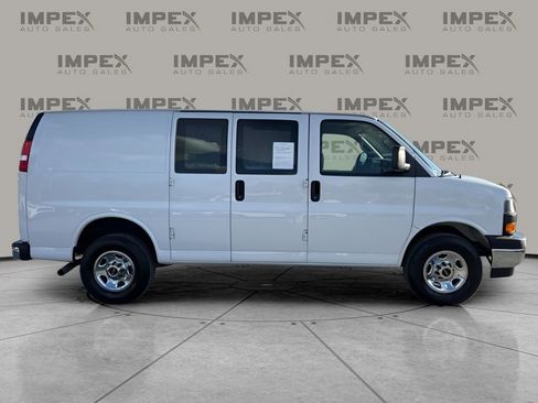 Used 2023 GMC Savana 2500 image 6
