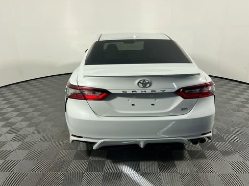 Used 2023 Toyota Camry SE image 4