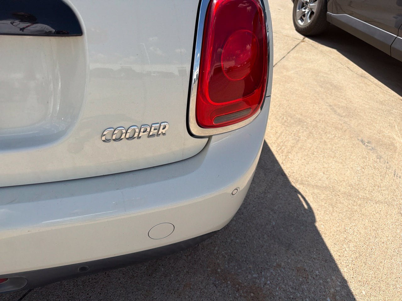 Used 2018 MINI Cooper 4-Door Hardtop FWD image 7