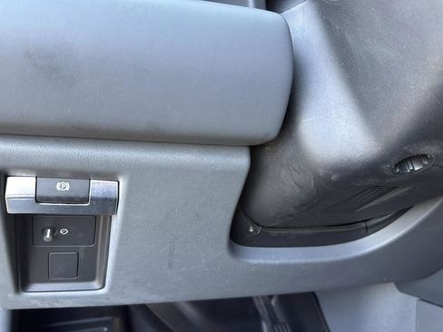 Used 2024 Land Rover Defender 130 X-Dynamic SE image 18