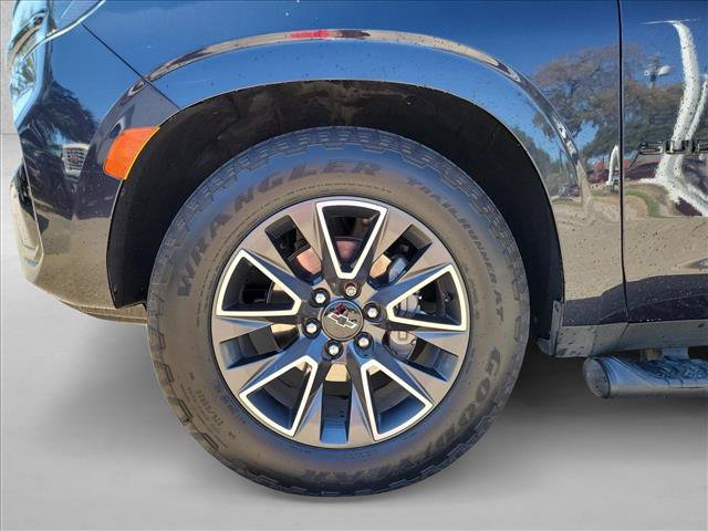 Used 2022 Chevrolet Suburban Z71 w/ Z71 Off-Road Package AWD/4WD image 28