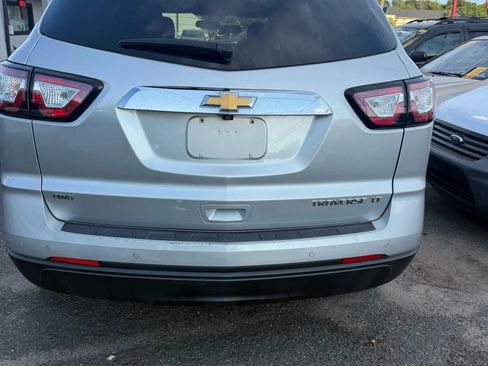 Used 2016 Chevrolet Traverse LT w/ Style and Technology Package image 3