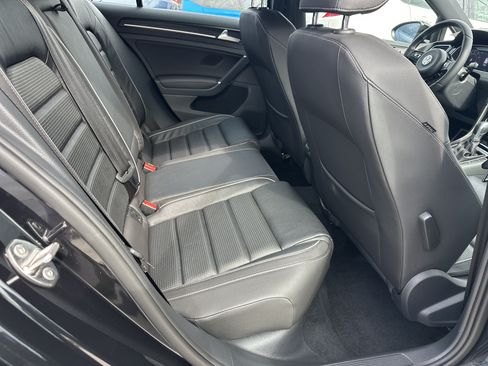 Used 2018 Volkswagen Golf R 4-Door AWD/4WD image 16