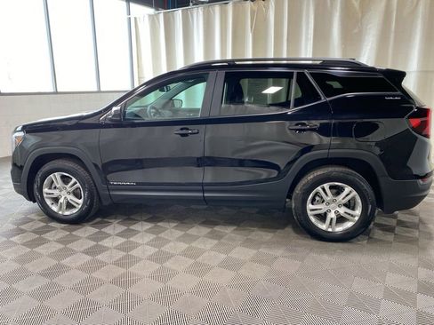 Used 2023 GMC Terrain SLE w/ Driver Convenience Package image 4
