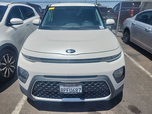 Used 2020 Kia Soul LX FWD image 2