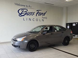 Used 2010 Ford Focus SE image 1