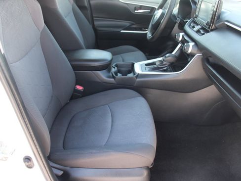 Used 2020 Toyota RAV4 XLE w/ Carpet Mat Package FWD image 19