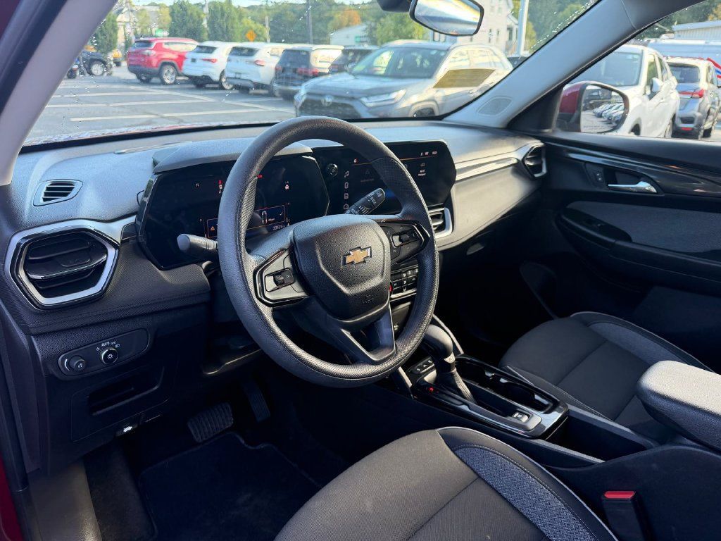 Used 2025 Chevrolet TrailBlazer LT AWD/4WD image 10