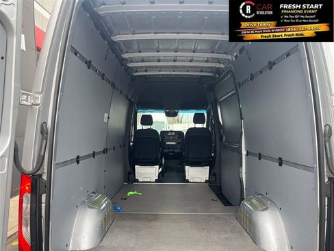 Used 2024 Mercedes-Benz Sprinter 2500 image 10