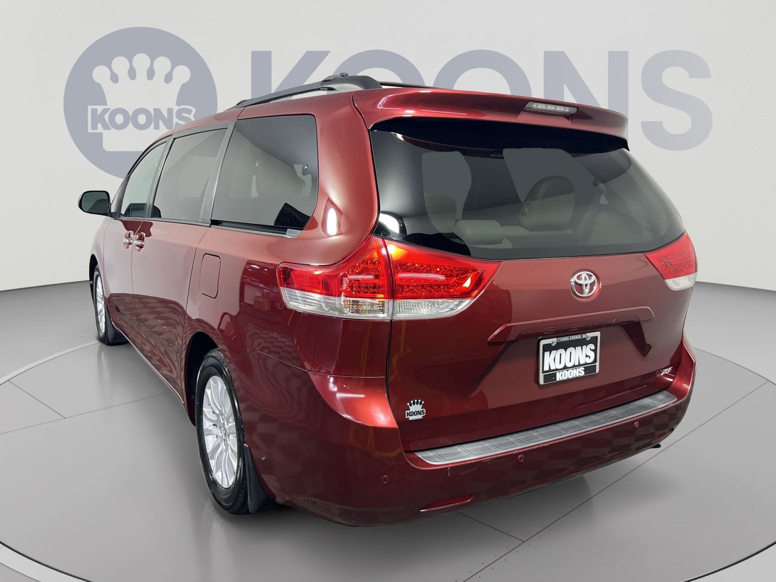 Used 2013 Toyota Sienna XLE w/ Entertainment Pkg FWD image 4