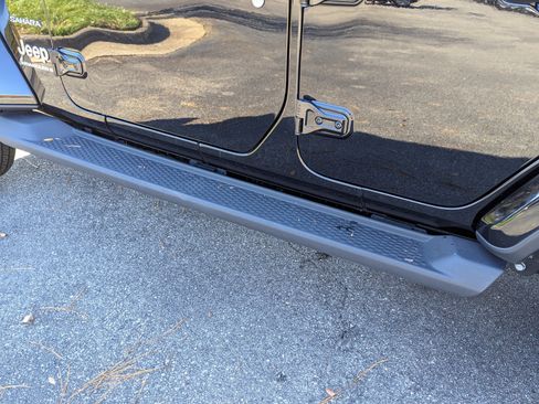 Used 2024 Jeep Wrangler Sahara w/ Safety Group image 27