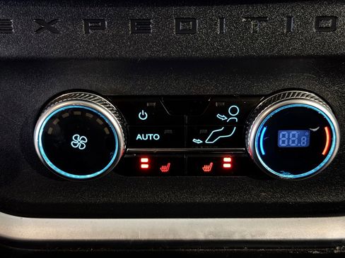 Used 2025 Ford Expedition Platinum AWD/4WD image 26