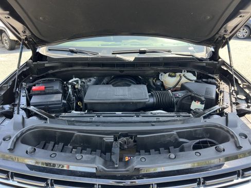 Used 2023 Chevrolet Suburban LT w/ LT Signature Package AWD/4WD image 37