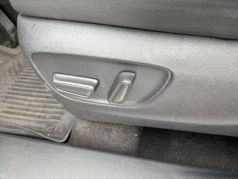 Used 2023 Toyota Highlander L image 22