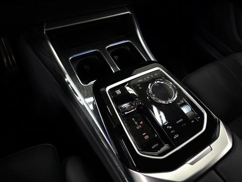 Used 2025 BMW 760i xDrive w/ Executive Package image 43