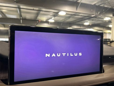 Used 2023 Lincoln Nautilus Reserve w/ Equipment Group 201A image 16