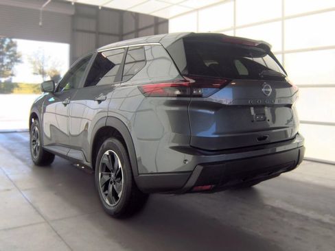 Certified 2026 Nissan Rogue SV AWD/4WD image 5