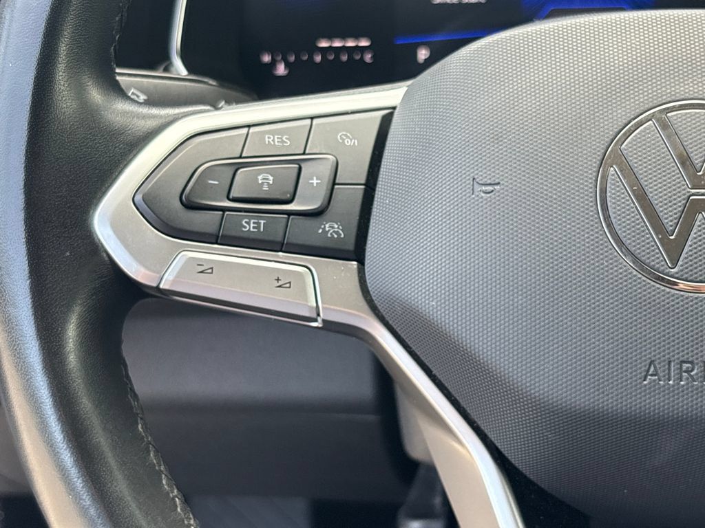 Used 2024 Volkswagen Jetta SE FWD image 17