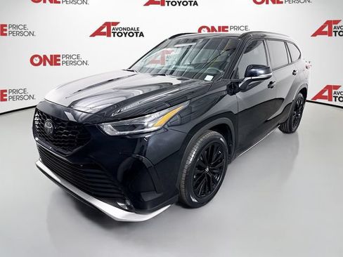 Used 2023 Toyota Highlander XSE FWD image 3