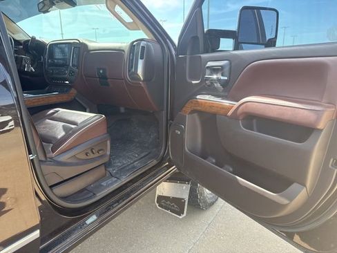 Used 2019 Chevrolet Silverado 2500 High Country image 23