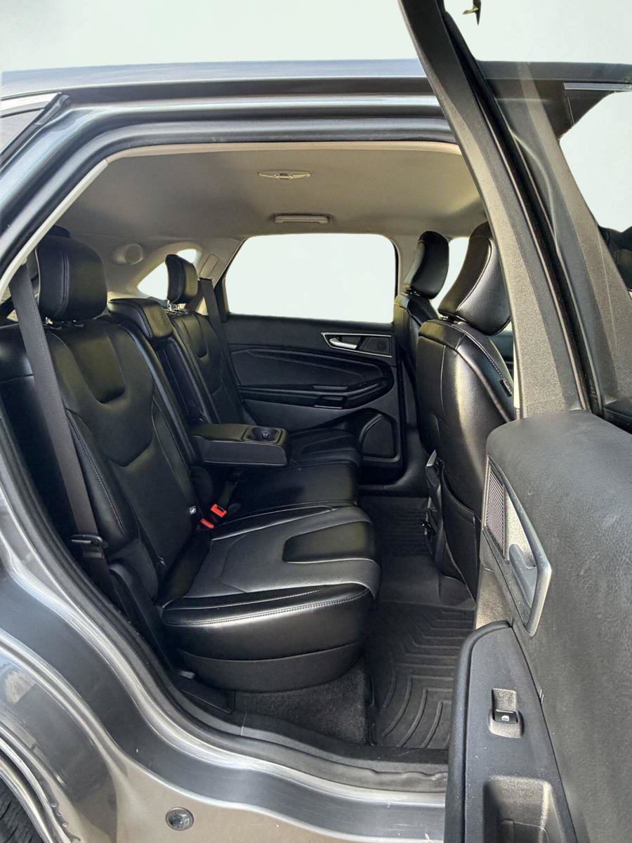Used 2022 Ford Edge Titanium w/ Equipment Group 301A AWD/4WD image 18